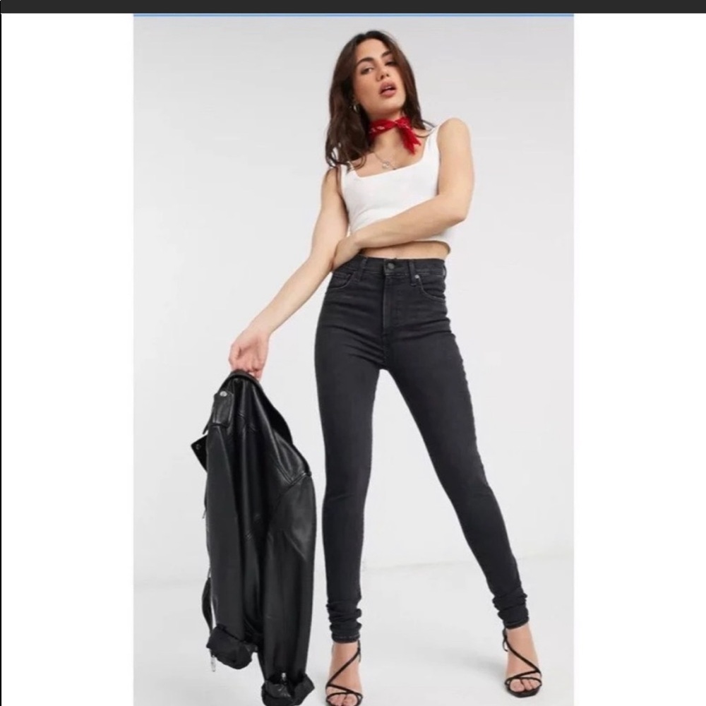 Levi’s High Rise Black Trendy Skinny Jeans 711 26